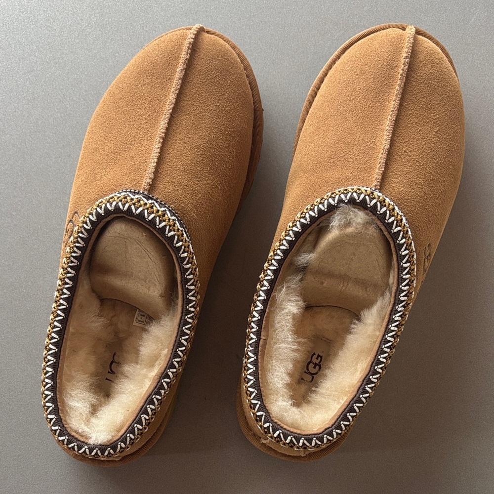 UGG Men’s 9 Chestnut/Tan Suede Shearling Slip-On Slippers